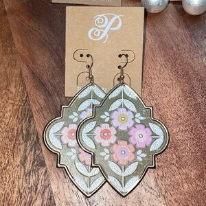 Plunder earrings light weight